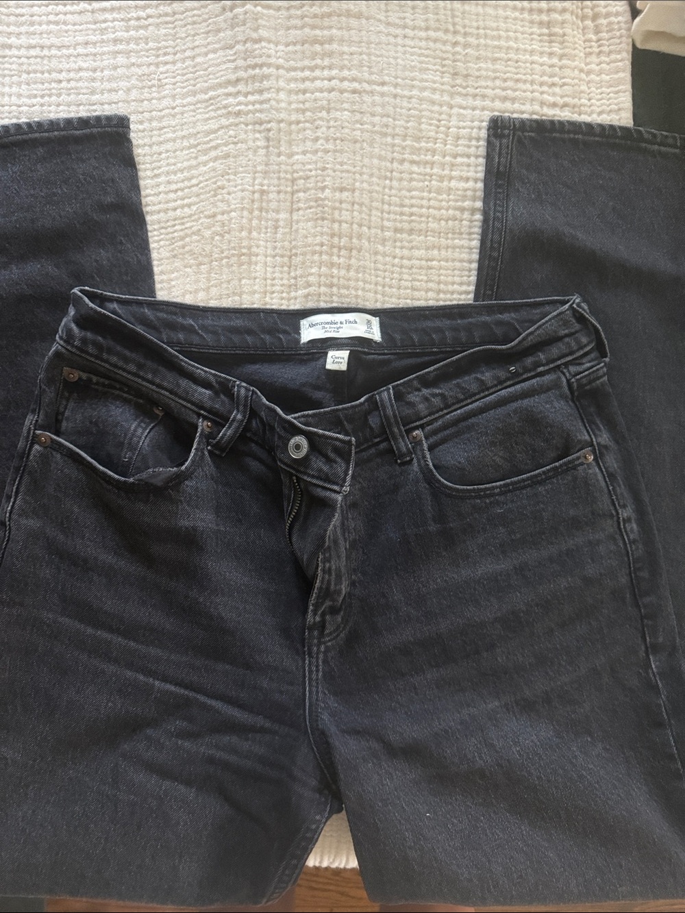 A&F The Straight Mid Rise curve love size 10